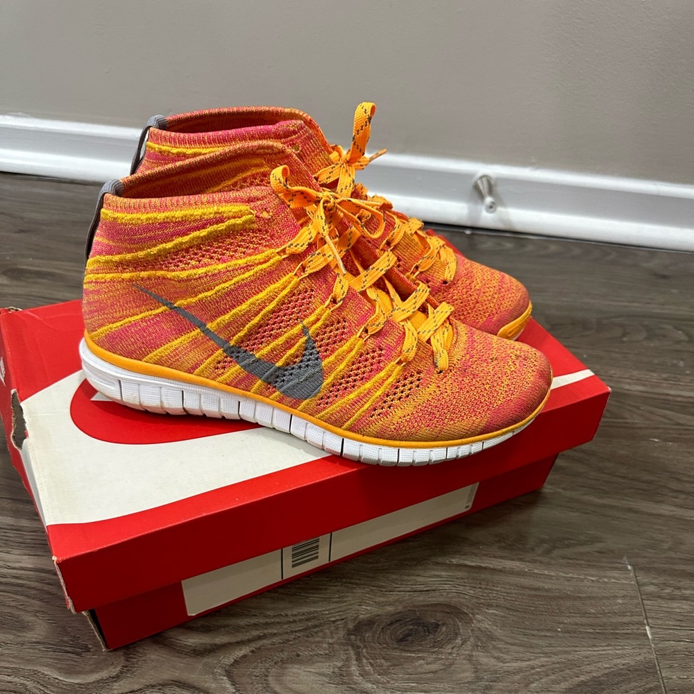 Women’s flyknit chukka